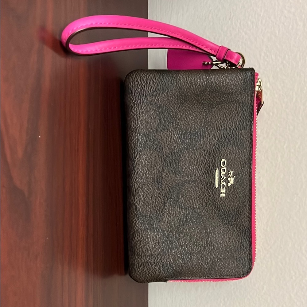 COACH LEATHER WRISTLET, 6 INCHES X 4 INCHES